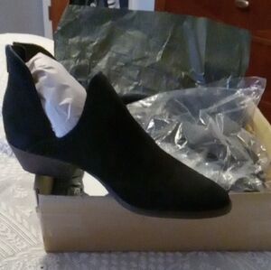Elegant Black Women's Ankle Boots Size 7